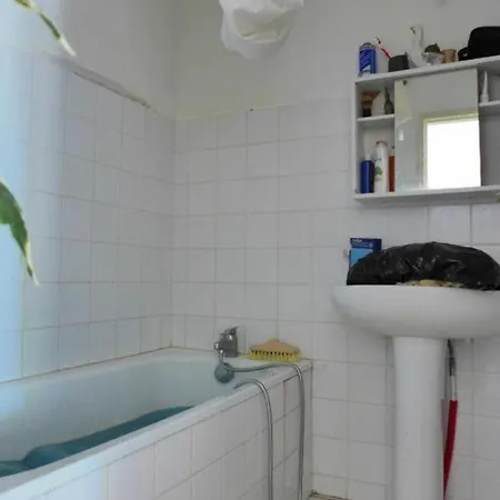 Bureau Lesparre-medoc, Les Pins Apartment *