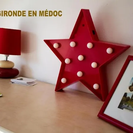 Bureau Lesparre-medoc, Les Pins Apartment *